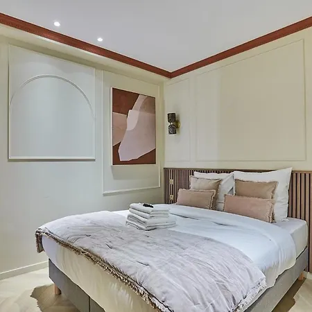 3 Bedrooms Center Of By Prestige Apartment