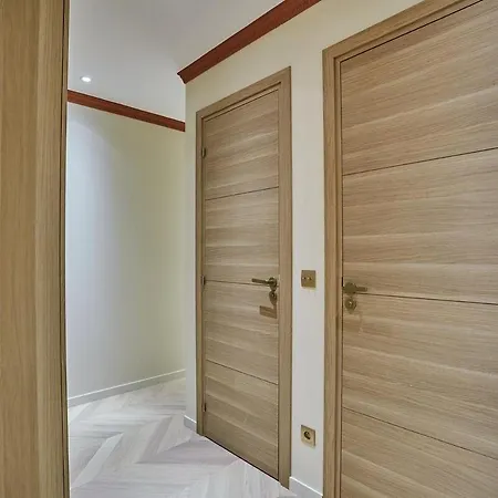 3 Bedrooms Center Of By Prestige Apartment Paris