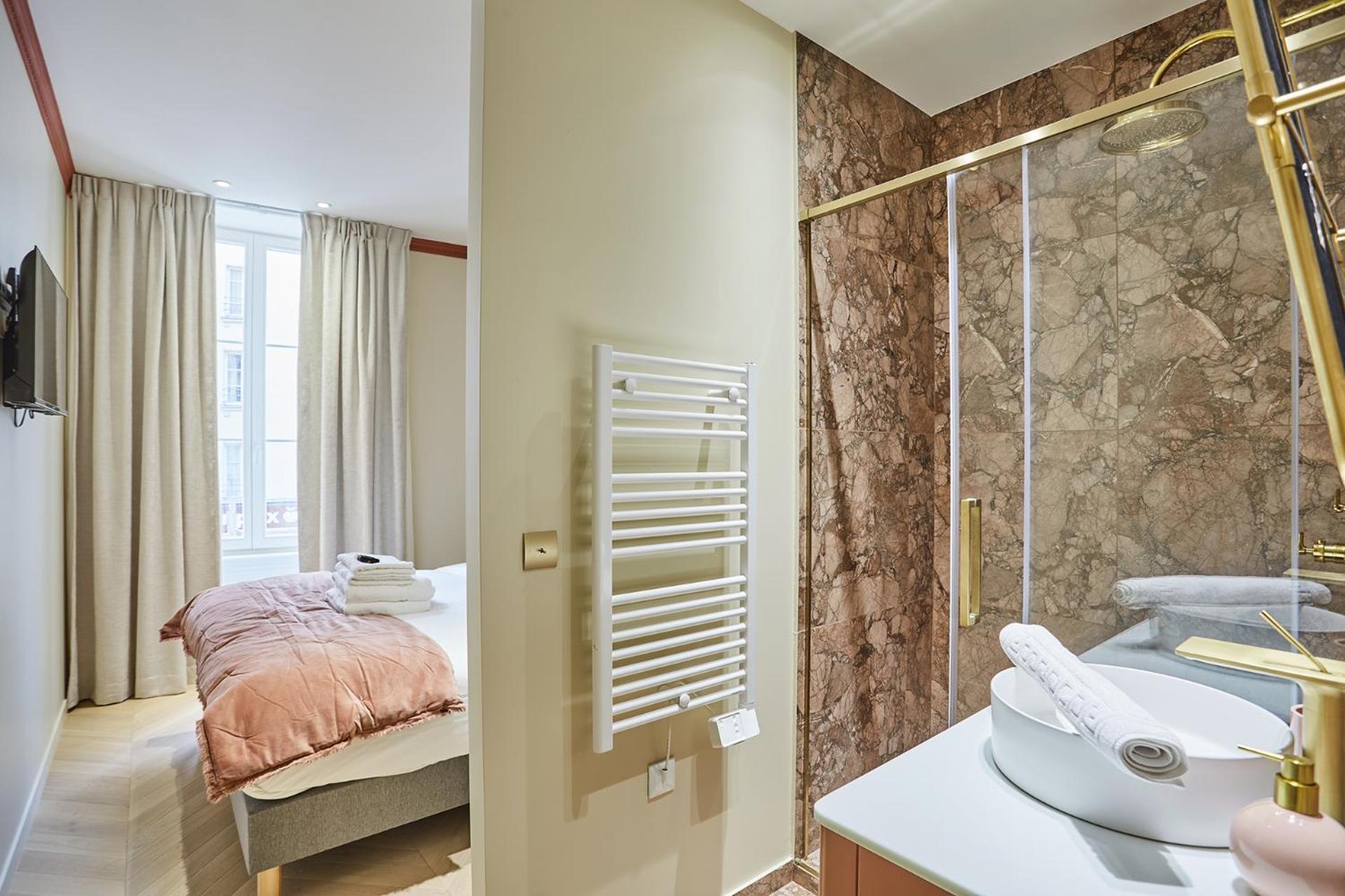 3 Bedrooms Center Of By Prestige * Parigi